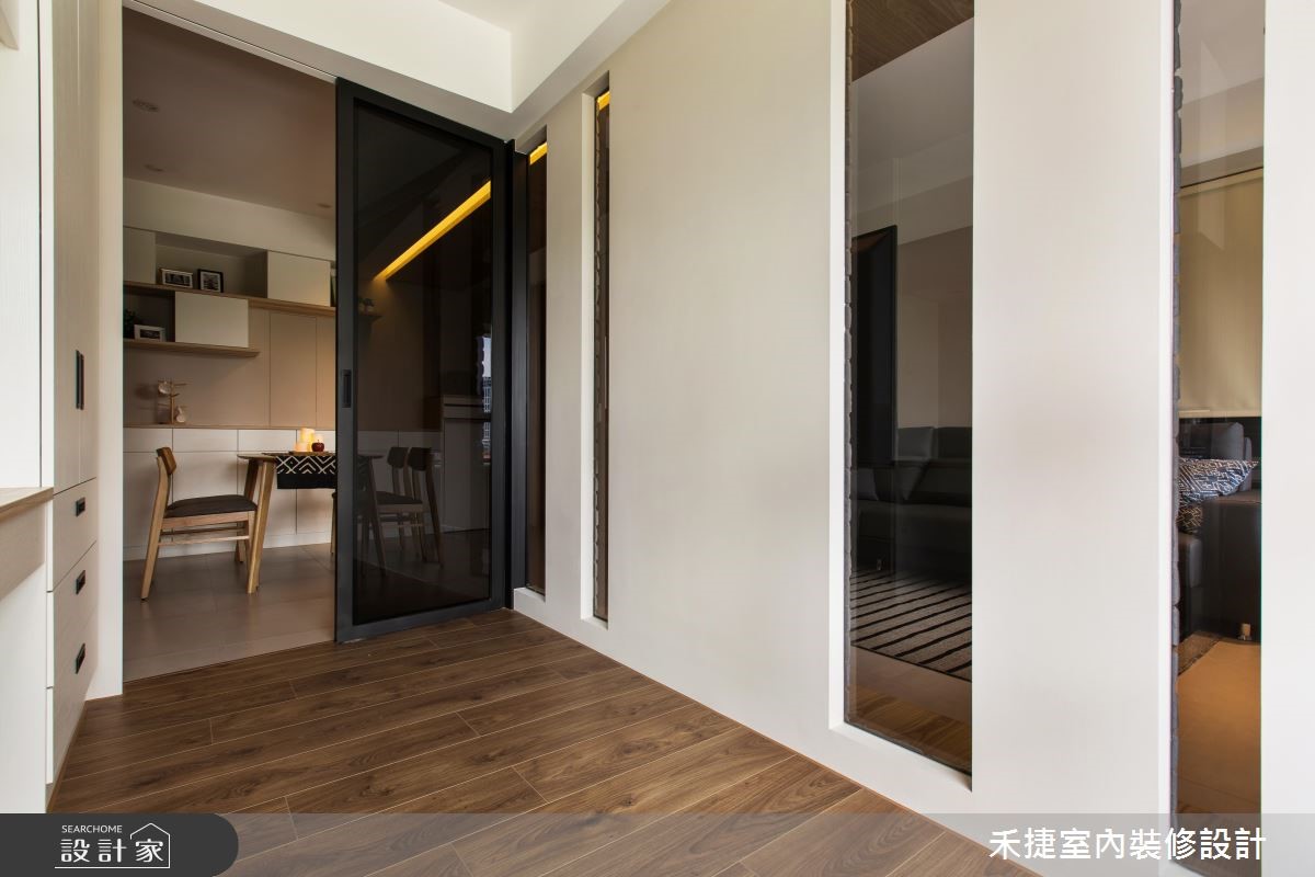 一家四口的小家庭、23 坪的居住空間,為了精省裝修預