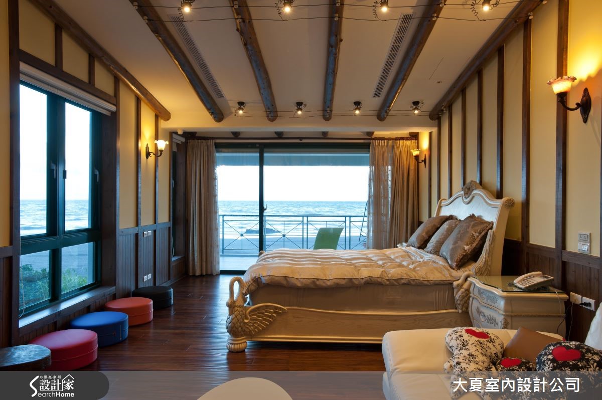 遠離都會塵囂,踩踏在風與浪交織的土地上,彷彿一趟獨