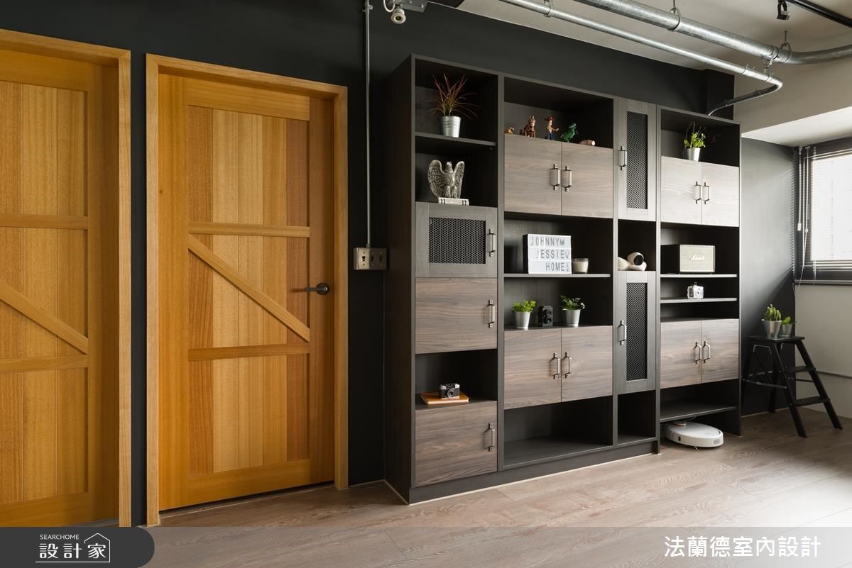 30 年老屋前身為出租辦公室,由於商辦空間與居住需求