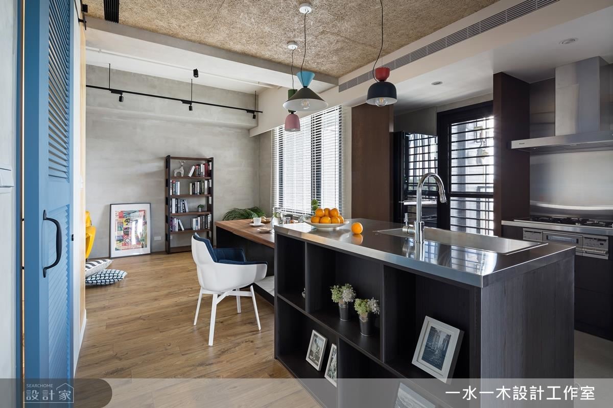 餐廳區置放長型中島餐桌,為 L 型格局製造另一種視覺延伸感。 餐廳區置放長型中島餐桌,為 L 型格局製造另一種視覺延伸感。