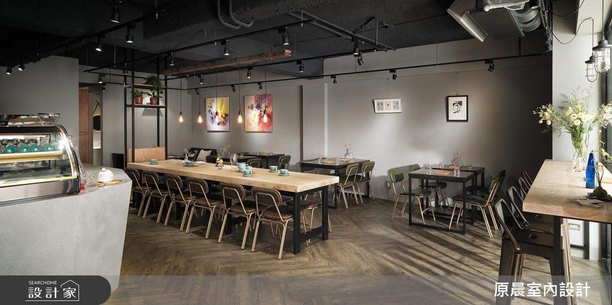 位於市中心的 Clover Café 前身為待整理的老屋,原晨
