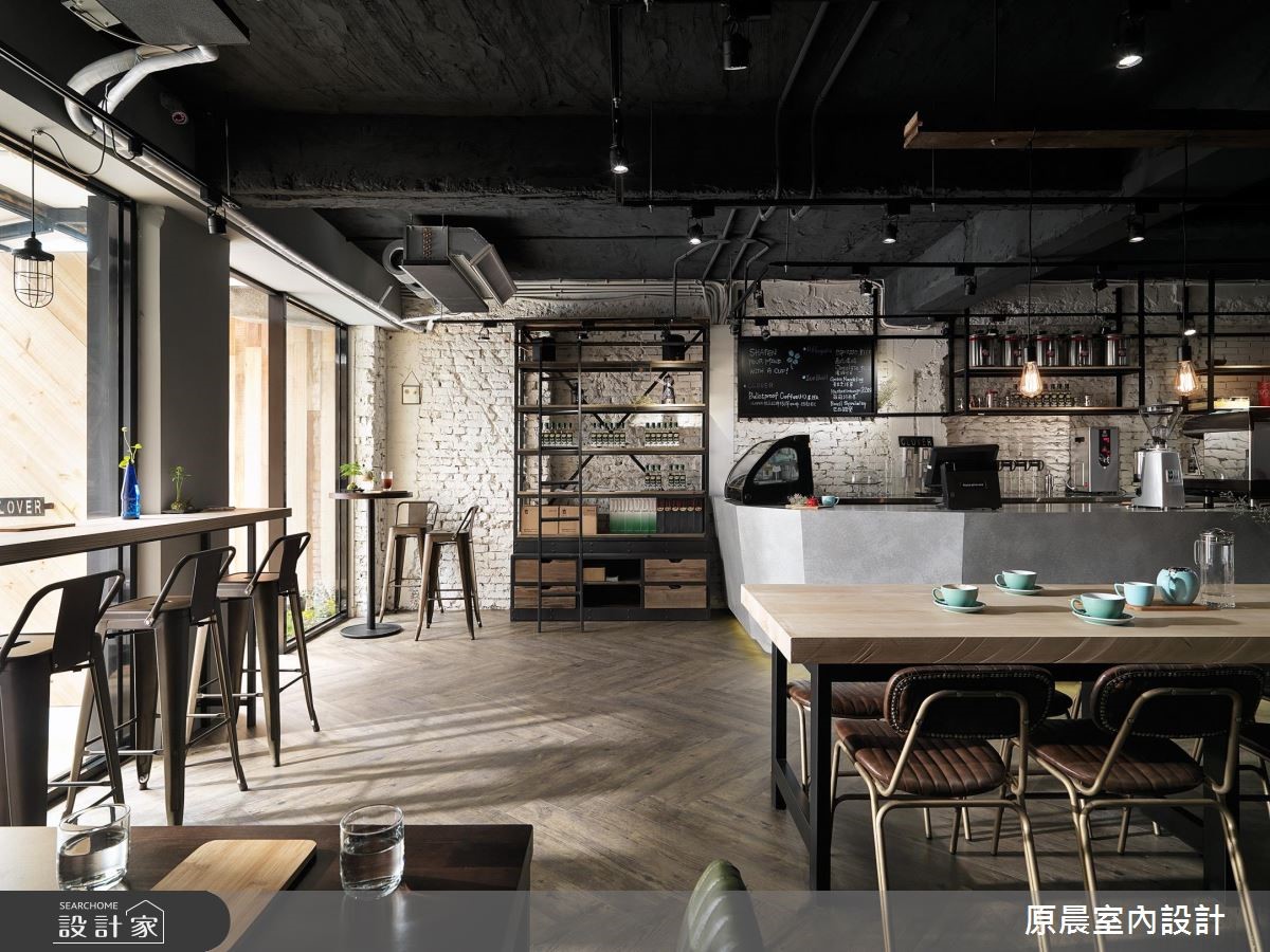 位於市中心的 Clover Café 前身為待整理的老屋,原晨