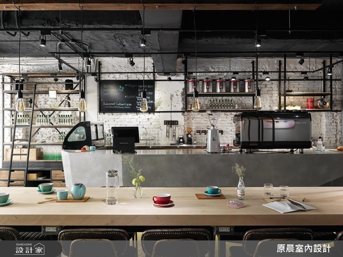 位於市中心的 Clover Café 前身為待整理的老屋,原晨
