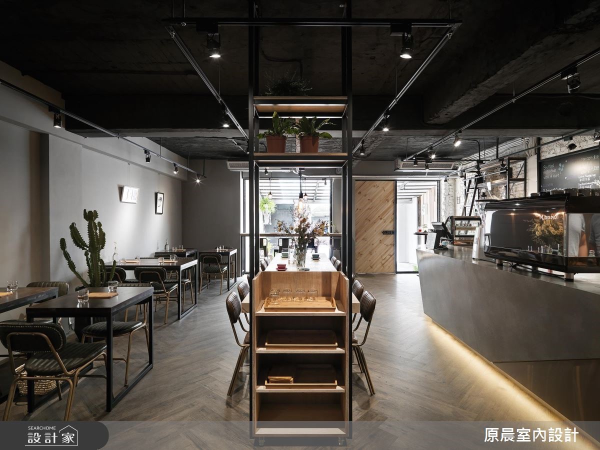 位於市中心的 Clover Café 前身為待整理的老屋,原晨