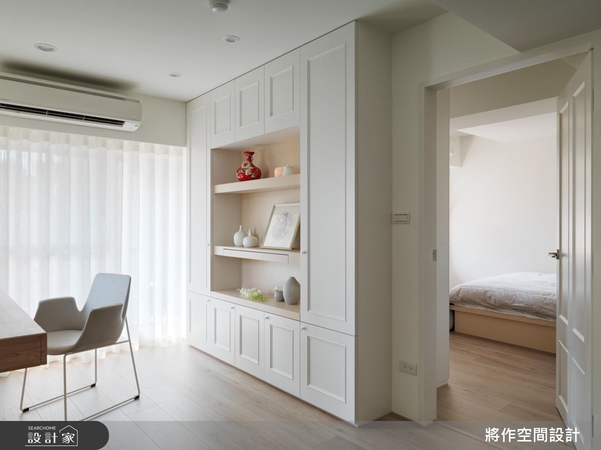 白色,經常給人冰冷之感,但在此 30 坪中古屋個案中,