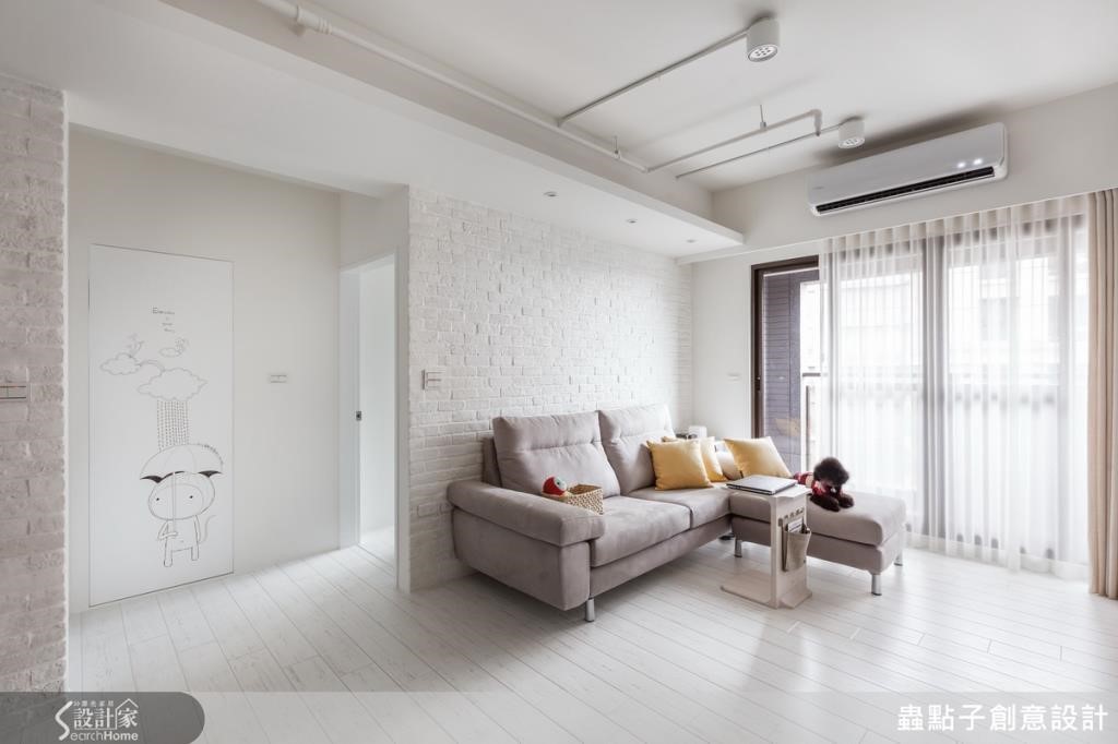 保留原始屋高、善用木地板與文化石,除了放大空間感受之外,更能增添視覺層次。看完整純白色調 >> 點此看圖庫 保留原始屋高、善用木地板與文化石,除了放大空間感受之外,更能增添視覺層次。看完整純白色調 >> 點此看圖庫