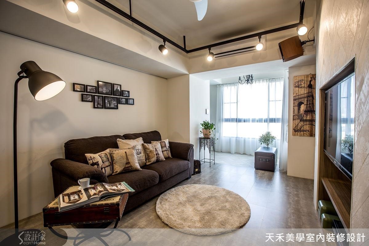 為了讓一家人可一同玩耍,利用開放式設計串連客廳與餐廚,並以木地板降低跌倒與碰撞的傷害。 看完整開放動線>> 點此看圖庫 為了讓一家人可一同玩耍,利用開放式設計串連客廳與餐廚,並以木地板降低跌倒與碰撞的傷害。 看完整開放動線>> 點此看圖庫