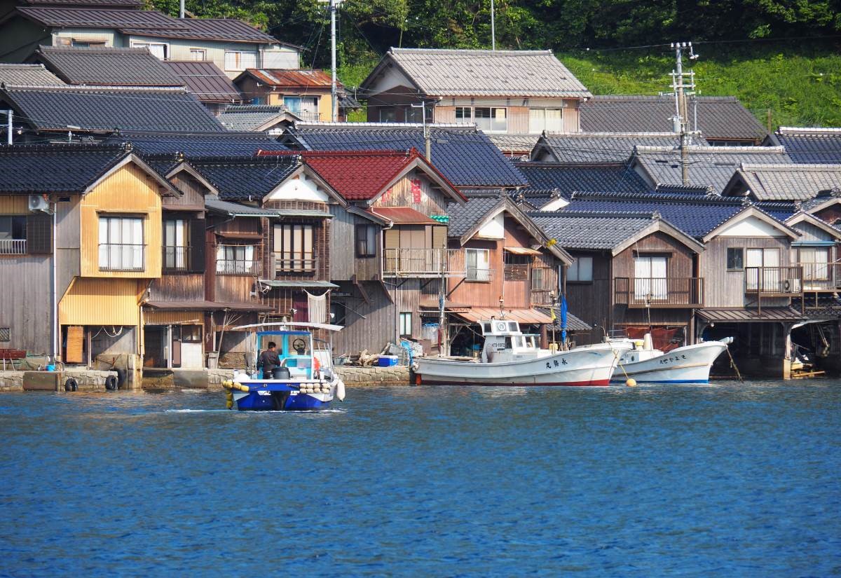 伊根町居民至今仍過著漁業生活,當地收穫的日本鰤魚十分出名。 伊根町居民至今仍過著漁業生活,當地收穫的日本鰤魚十分出名。