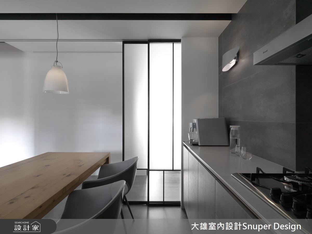50 坪的現代風住宅,具有充裕的明亮光度,設計師透過