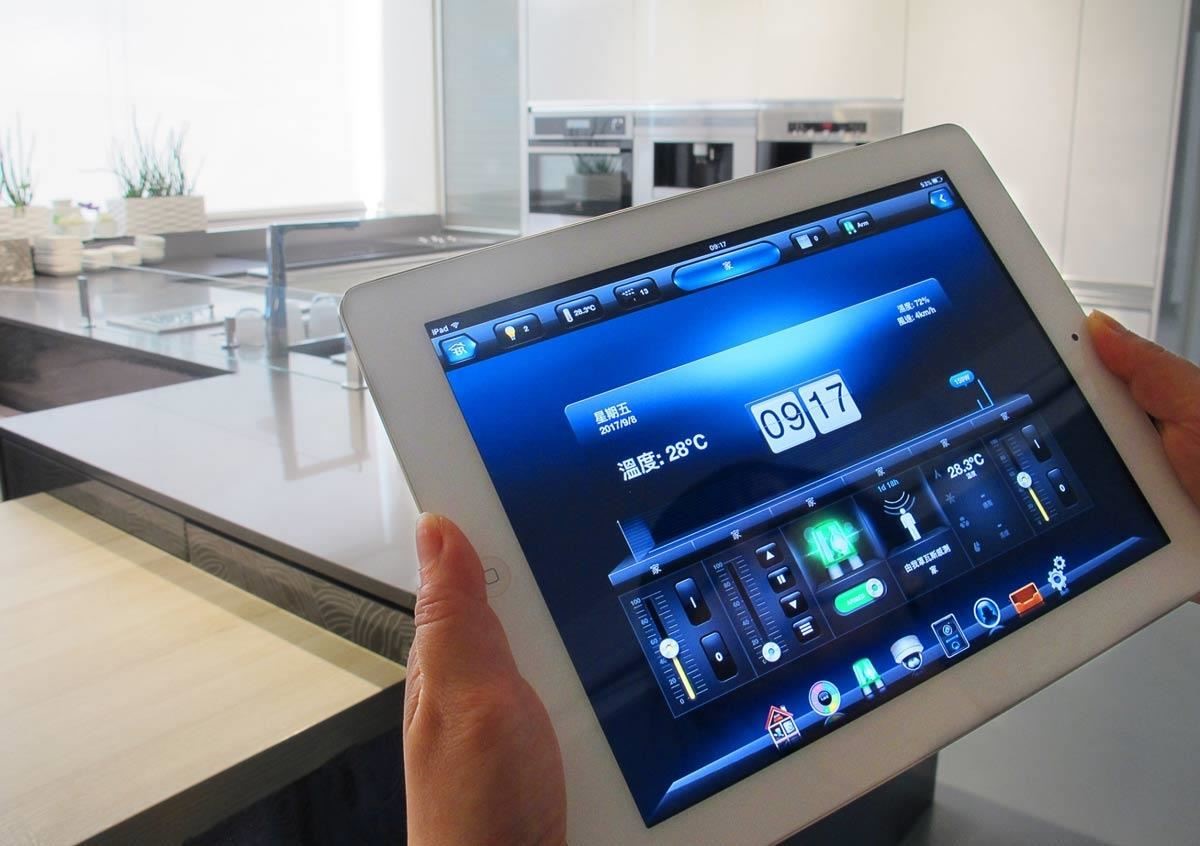 雅登廚飾透過異業結合,採用歐洲波蘭大廠 FIBARO 無線智慧家庭系統,運用於《智聯家居生活》,讓廚房的使用,因科技而變得更聰明且人性化。 雅登廚飾透過異業結合,採用歐洲波蘭大廠 FIBARO 無線智慧家庭系統,運用於《智聯家居生活》,讓廚房的使用,因科技而變得更聰明且人性化。