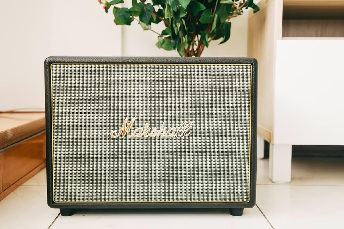 Jean用著搖滾重低音Marshall手提音響,播送午后的輕快慢歌。攝影_方品鈞 Jean用著搖滾重低音Marshall手提音響,播送午后的輕快慢歌。攝影_方品鈞