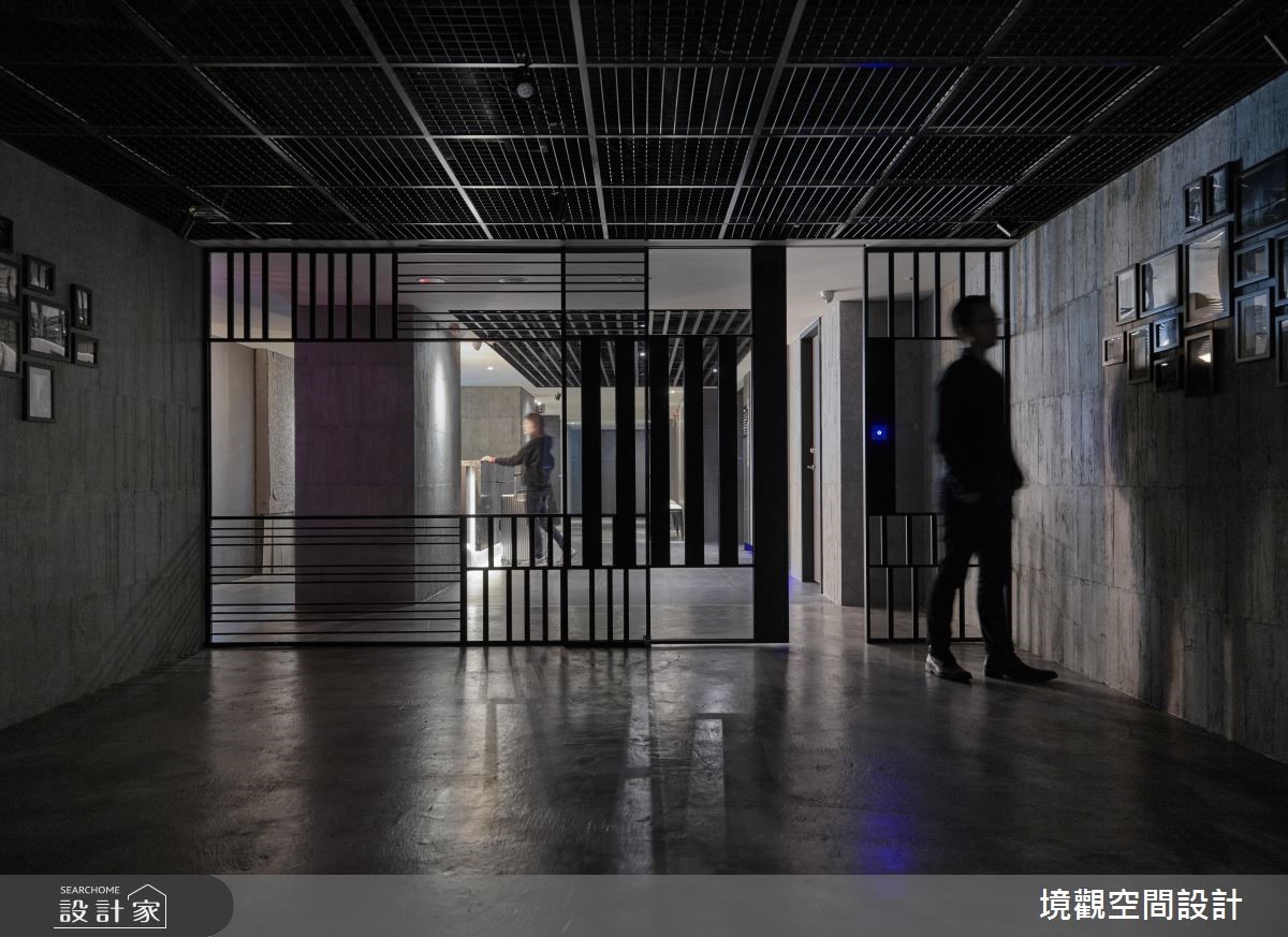 由老屋改造翻新的商務旅館,設計團隊融入裸露的立體紅