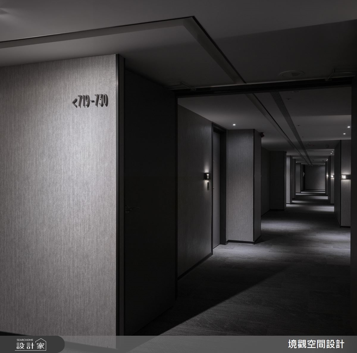 由老屋改造翻新的商務旅館,設計團隊融入裸露的立體紅