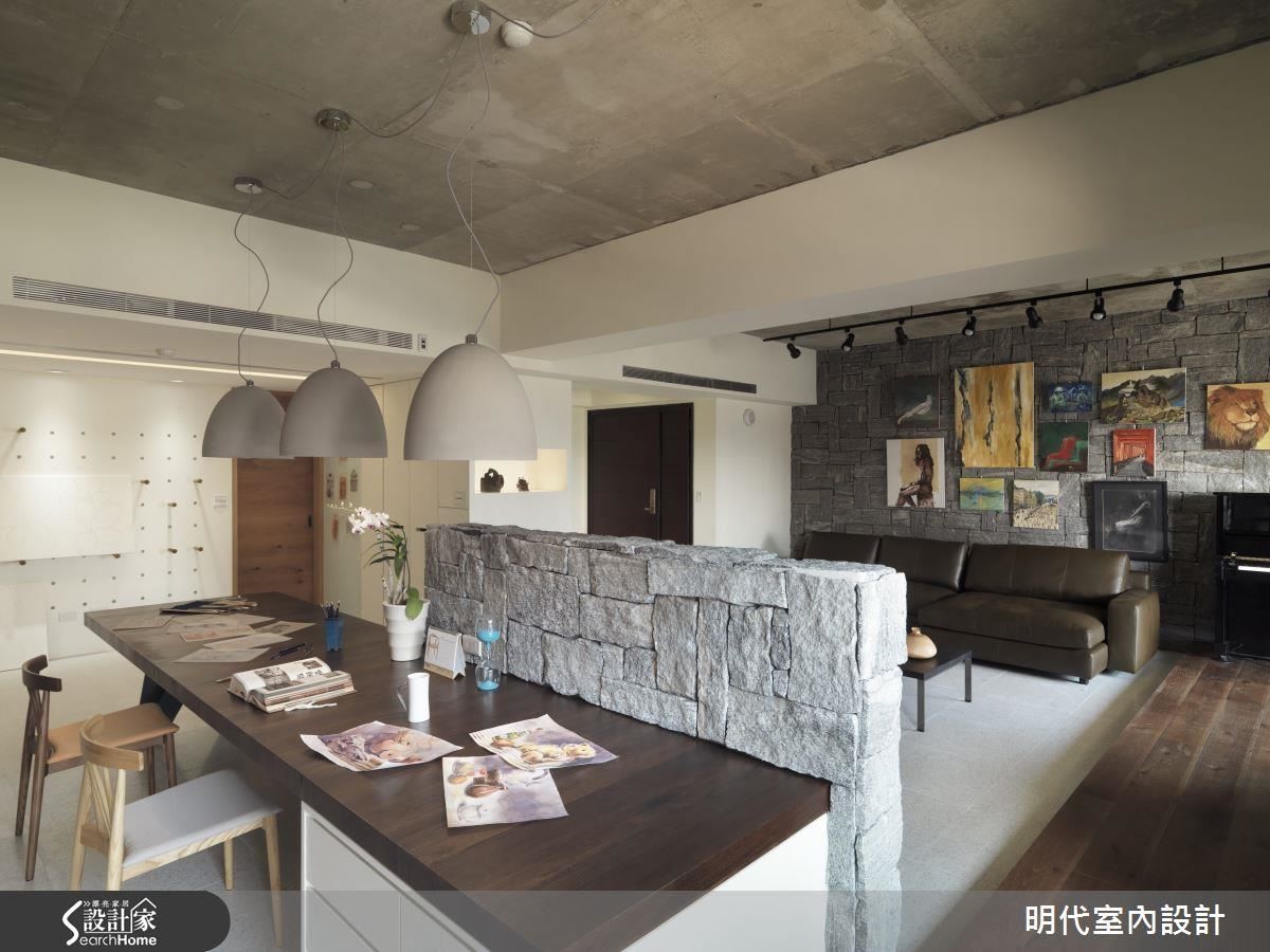 屋主們藉由各種收藏、藝術品妝點居家,將自己對藝術的
