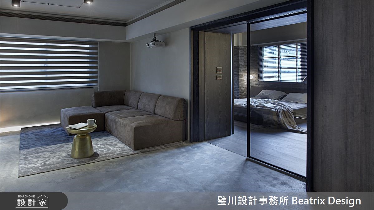 45 坪的房子,是女屋主的老家,到國外學習烘焙的她,