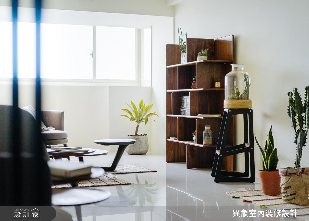 屋齡 15 年以上的 22.4 坪高樓層老屋,原本屋內木作有