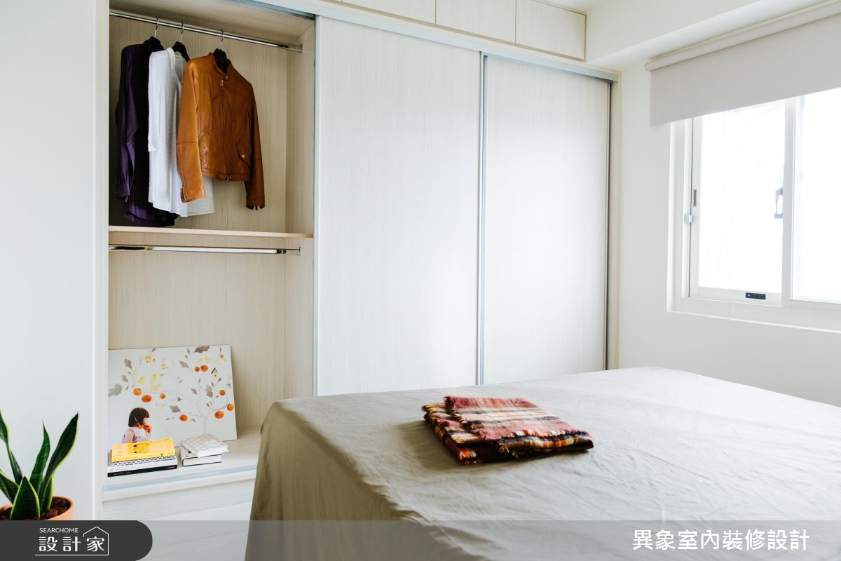 屋齡 15 年以上的 22.4 坪高樓層老屋,原本屋內木作有