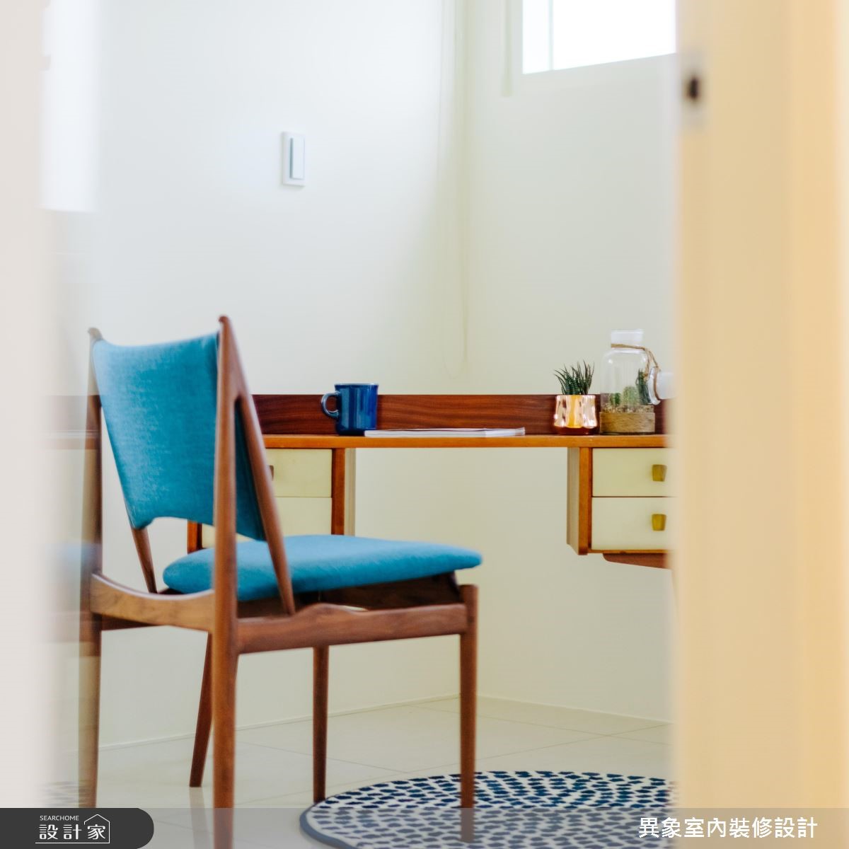 屋齡 15 年以上的 22.4 坪高樓層老屋,原本屋內木作有