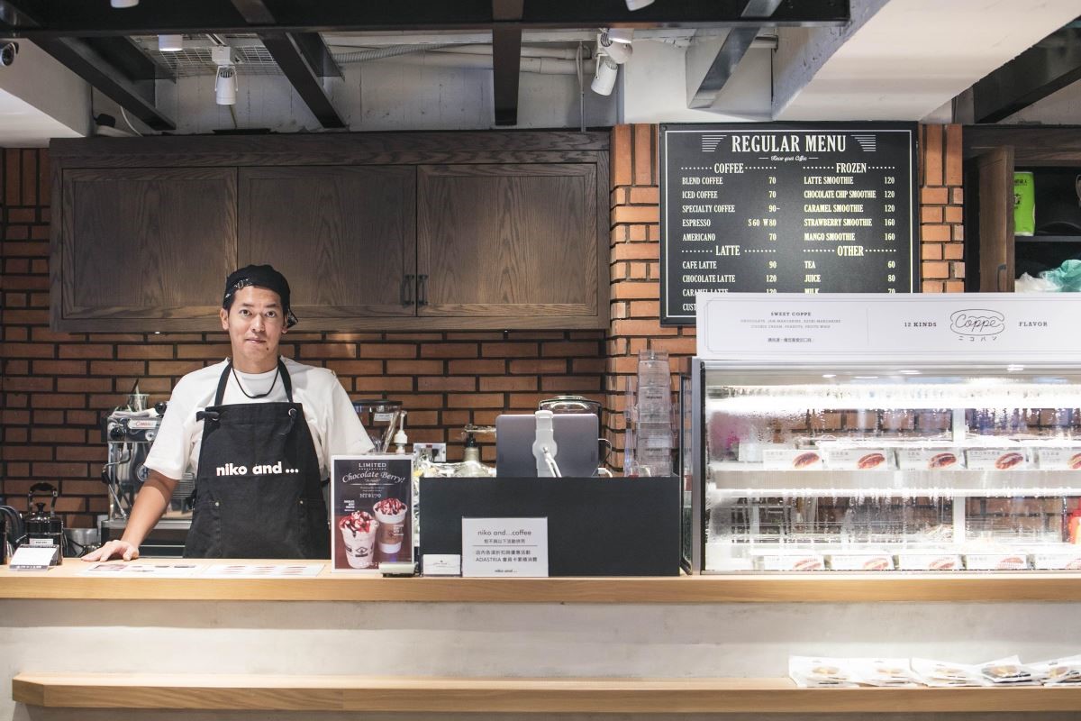 niko and...COFFEE 營運主任酒匂 隆先生,特別來台灣控管品質,只為將日式幸福的原汁原味完美呈現。 niko and...COFFEE 營運主任酒匂 隆先生,特別來台灣控管品質,只為將日式幸福的原汁原味完美呈現。