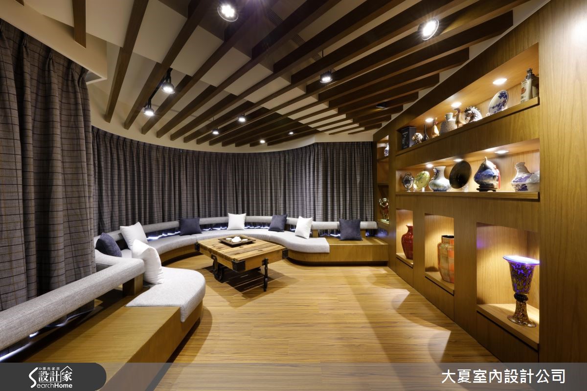 為了發揮住宅的景觀優勢,設計師除了規劃迎賓的客餐廳