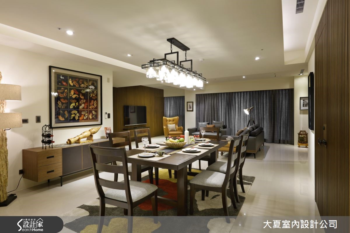 為了發揮住宅的景觀優勢,設計師除了規劃迎賓的客餐廳