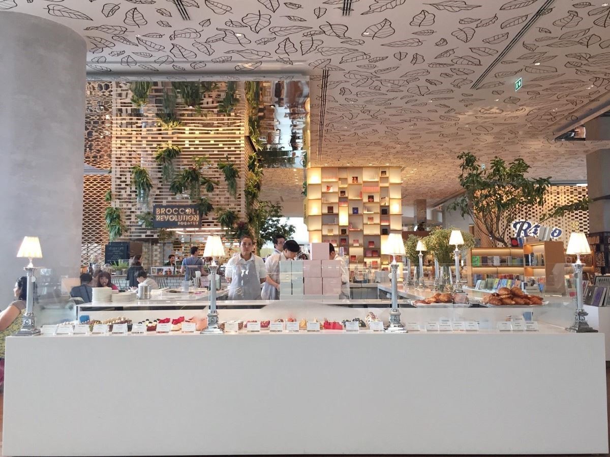 Open House裡的甜點店,小編站在這裡約3分鐘,陸續有不少貴婦上前購買蛋糕。 Open House裡的甜點店,小編站在這裡約3分鐘,陸續有不少貴婦上前購買蛋糕。