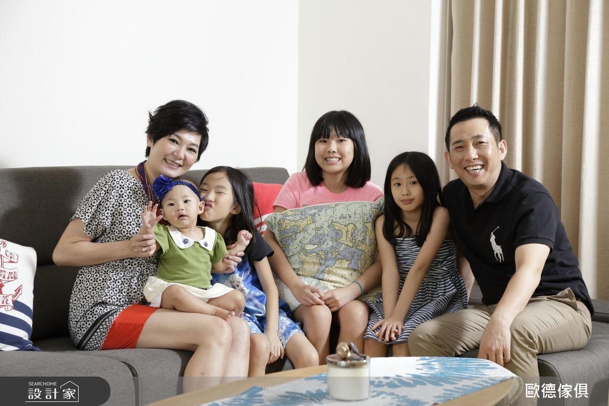 屈中恆一家 6 口最小的寶貝女兒正值嬰兒時期,最重視的兒童安全設計,要如何利用系統家具達到安全維護呢?看完整安全提案 >> 點此看圖庫 屈中恆一家 6 口最小的寶貝女兒正值嬰兒時期,最重視的兒童安全設計,要如何利用系統家具達到安全維護呢?看完整安全提案 >> 點此看圖庫