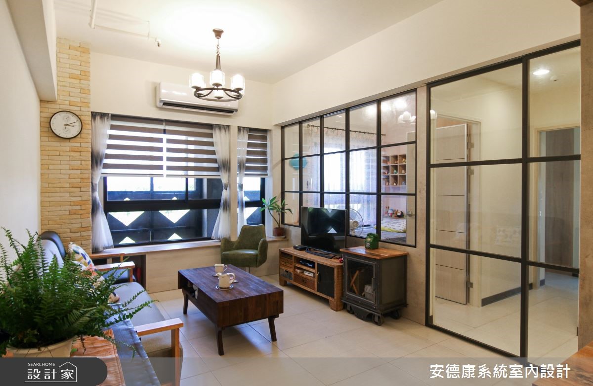 曾經從事服裝設計的屋主,喜愛鄉村和輕工業的混搭風格