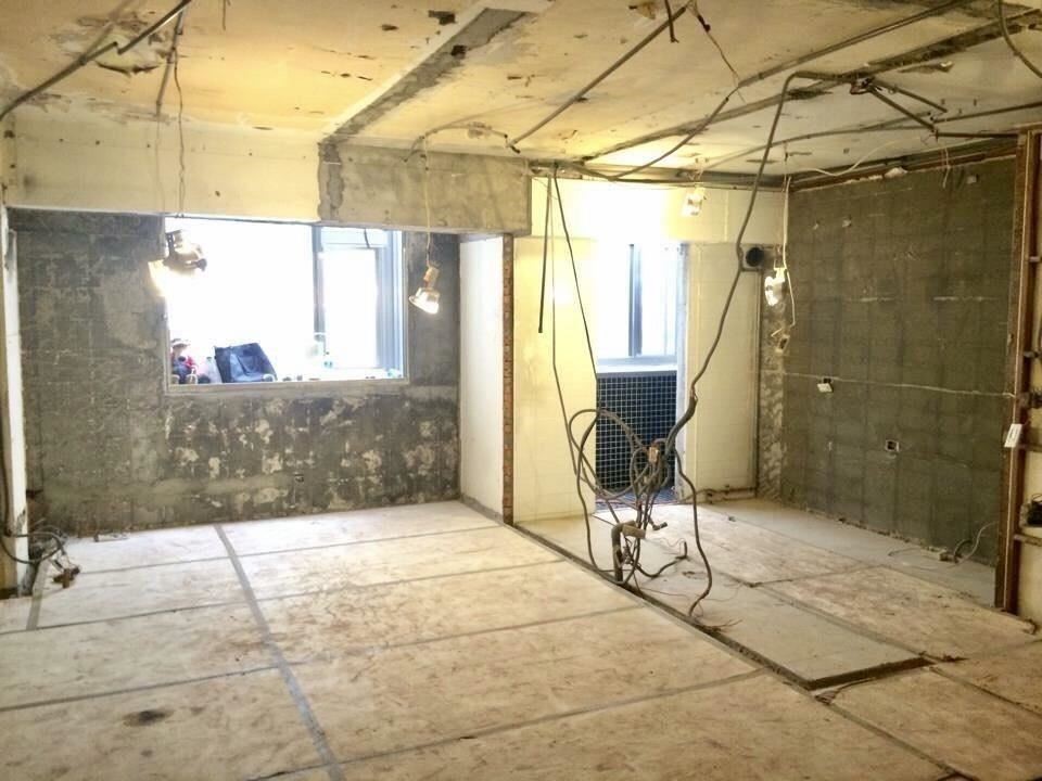 這間屋齡40年的電梯華廈,和大多老屋相同,有著採光不