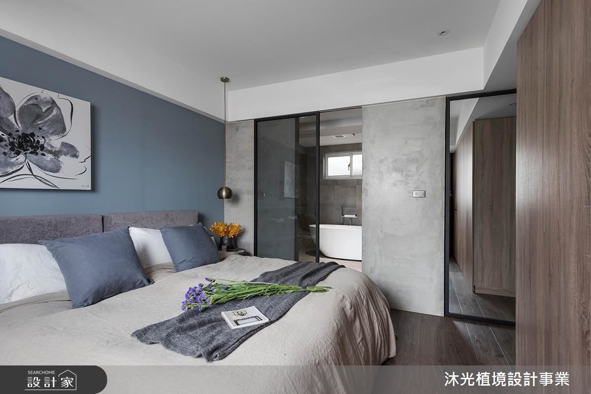 位於都市中心的 28 坪老屋有著優良採光,但是卻有著樓