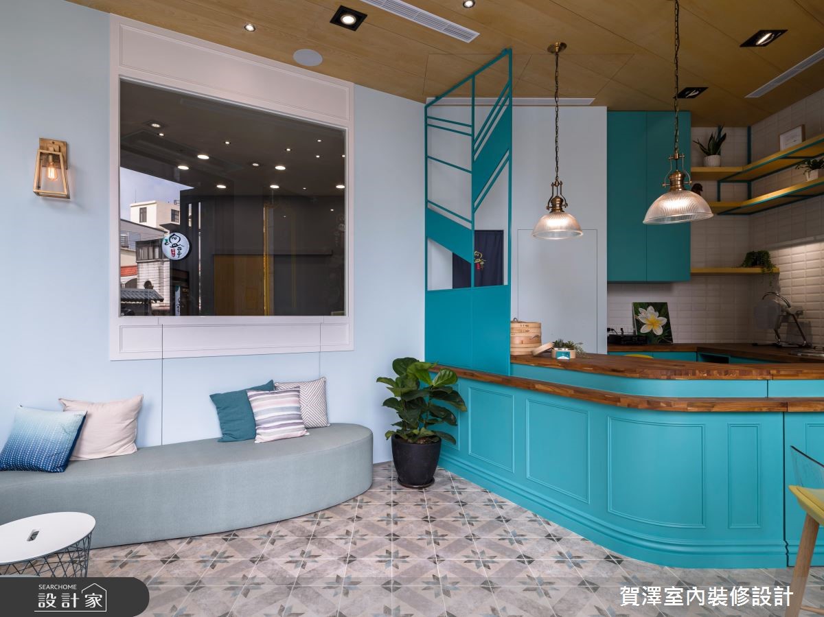 賀澤設計為了符合年輕業主的想望,在 20 坪店面腦力激