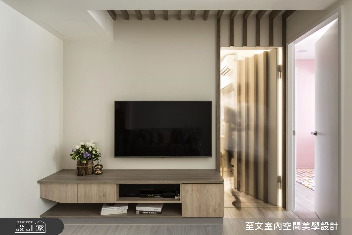 位於都市中心的老舊長形屋是台灣常見的居住形式,通常