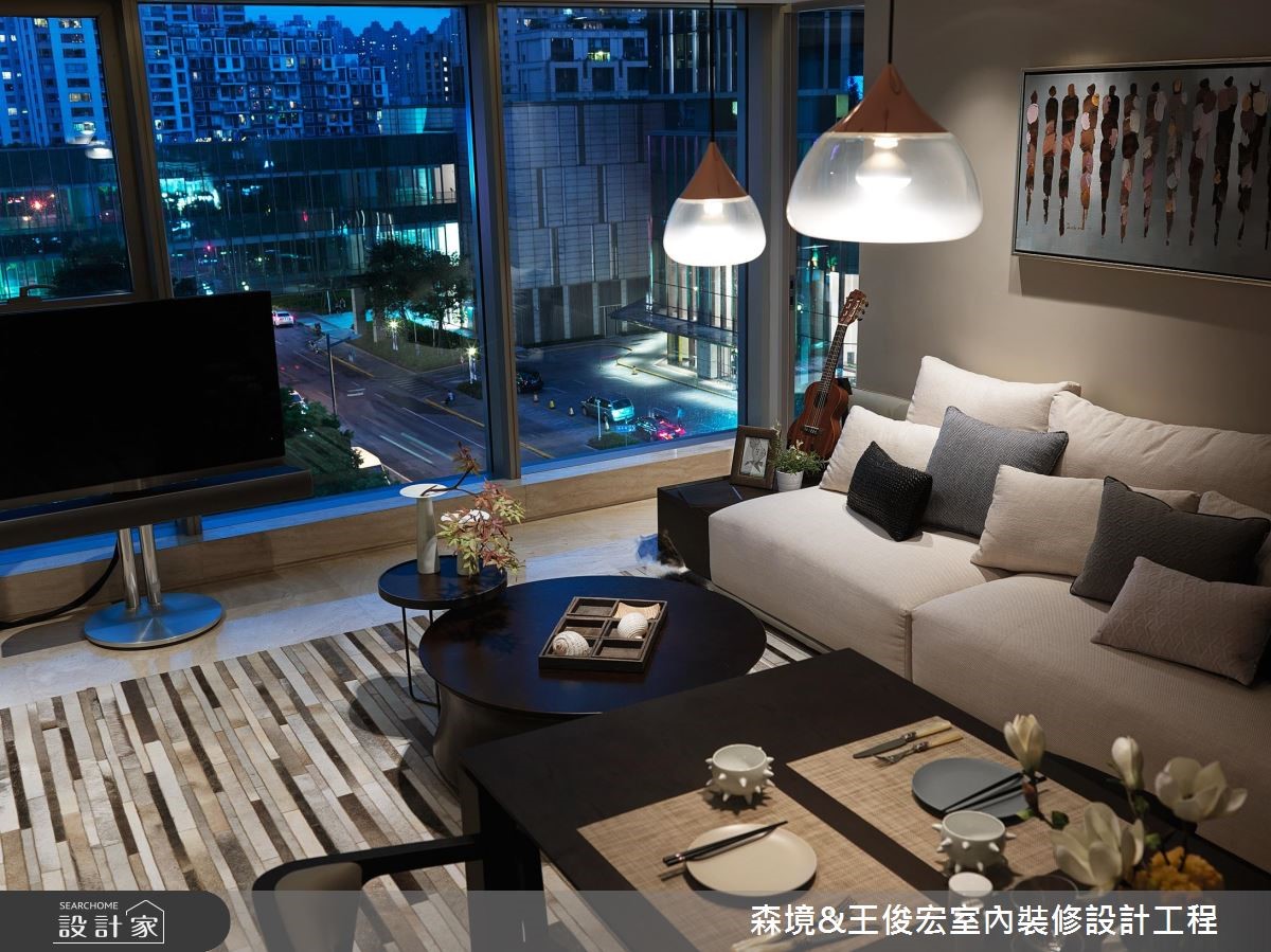 位於中國上海市中心的 35 坪高樓層老屋,坐擁繁華且唯
