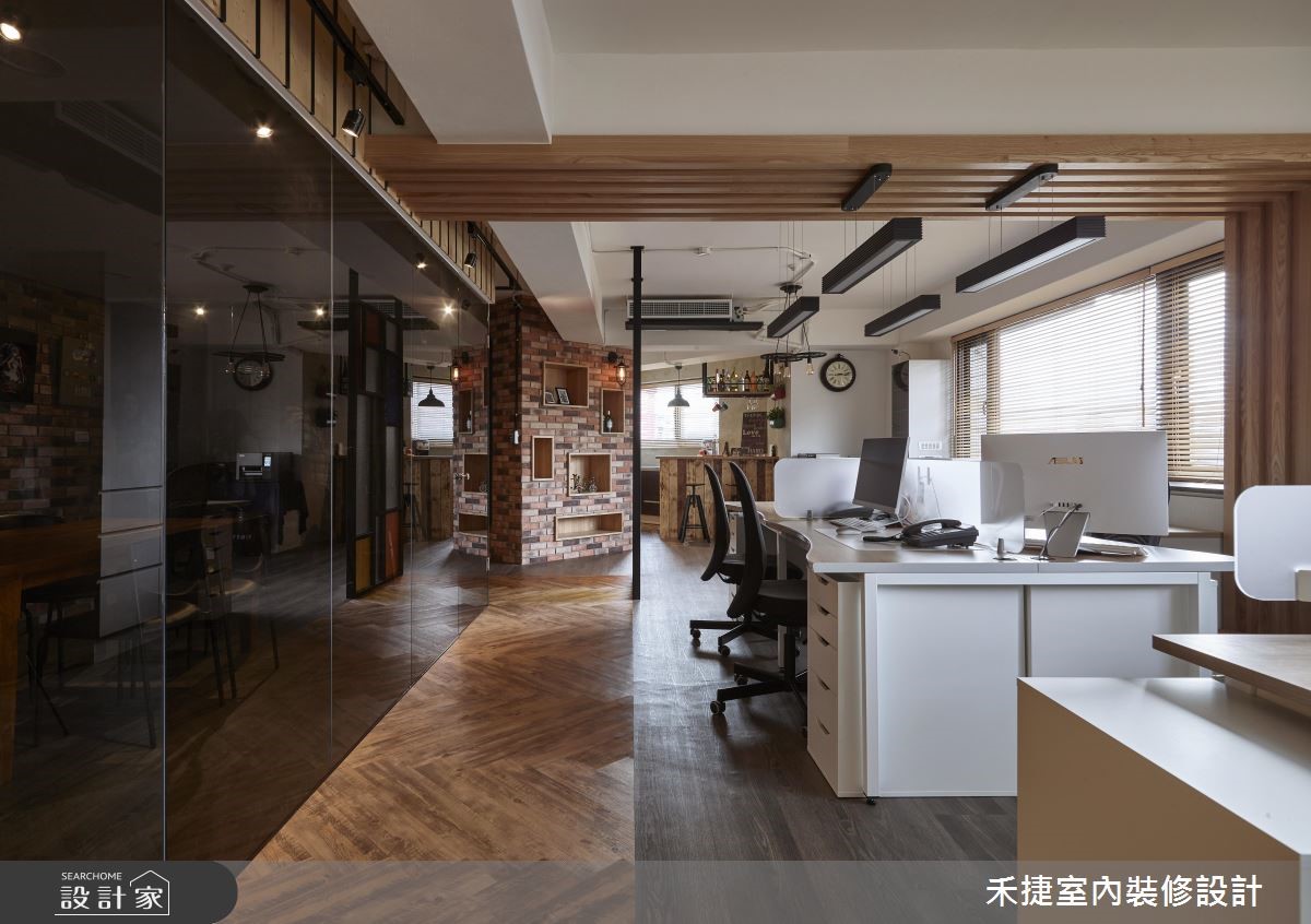 總是覺得辦公室制式又無聊嗎?不妨來看看這個顏料公司