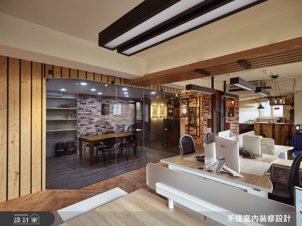 總是覺得辦公室制式又無聊嗎?不妨來看看這個顏料公司