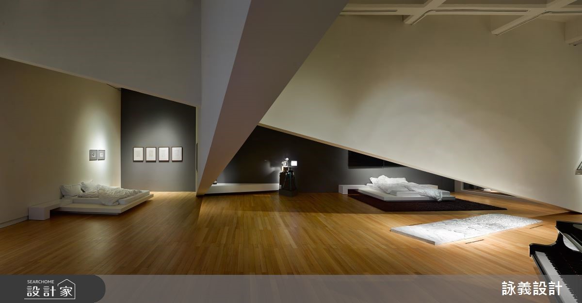 位於台北市立美術館內展場內,有一處舒適近乎奢華的家