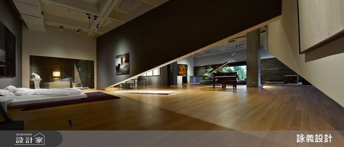 位於台北市立美術館內展場內,有一處舒適近乎奢華的家