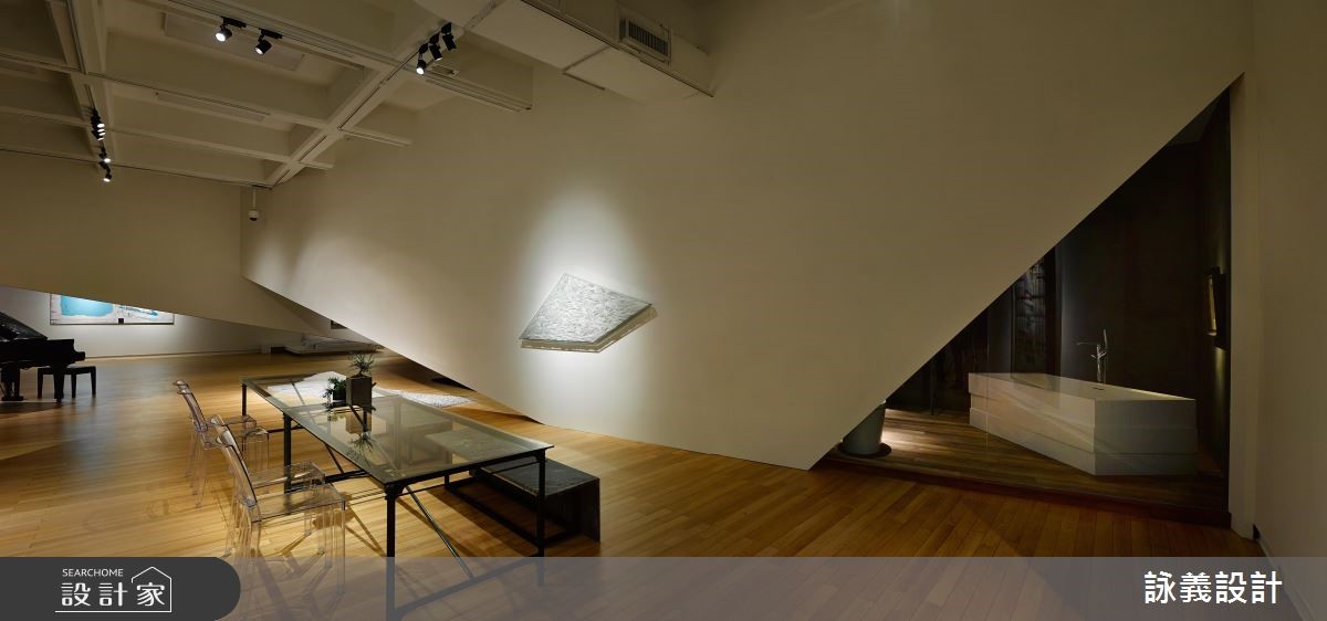 位於台北市立美術館內展場內,有一處舒適近乎奢華的家