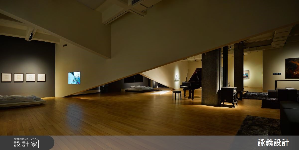 位於台北市立美術館內展場內,有一處舒適近乎奢華的家