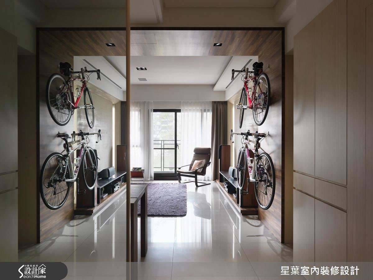 如何將屋主對於單車運動與電影欣賞的喜好與室內裝潢結
