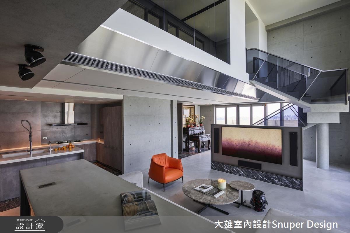 公領域中以灰階色彩與仿清水模材質舖陳,引入質樸工業質感。 公領域中以灰階色彩與仿清水模材質舖陳,引入質樸工業質感。