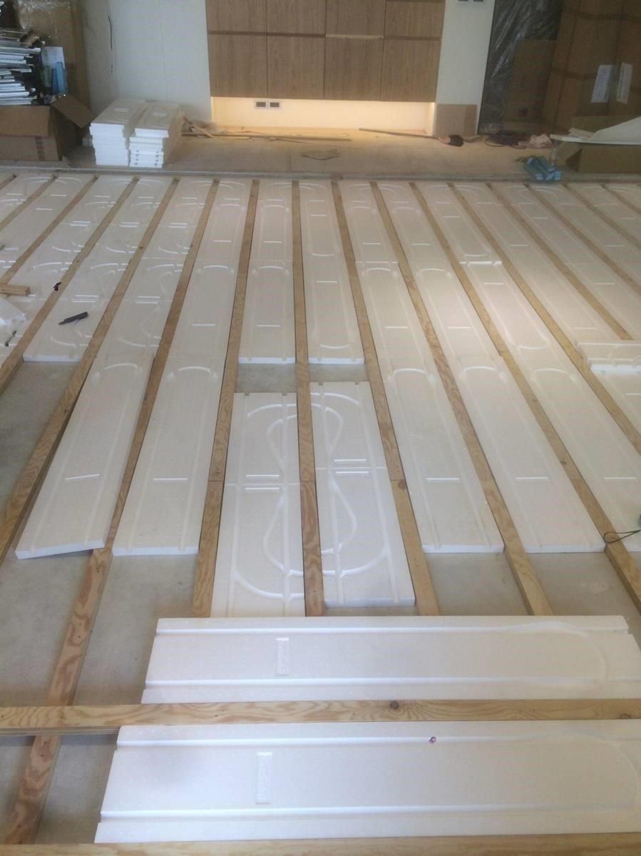 水暖式地暖系統施工照,施工高度約4公分左右。圖片提供_品楨空間設計 水暖式地暖系統施工照,施工高度約4公分左右。圖片提供_品楨空間設計