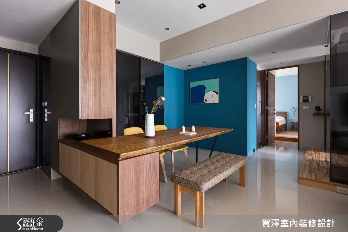 一對新婚夫妻在購入新宅後,因為管道線位於屋內中央,