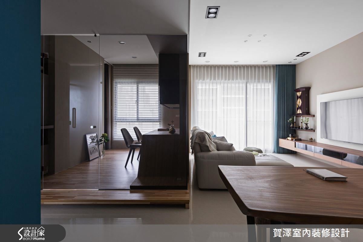 一對新婚夫妻在購入新宅後,因為管道線位於屋內中央,