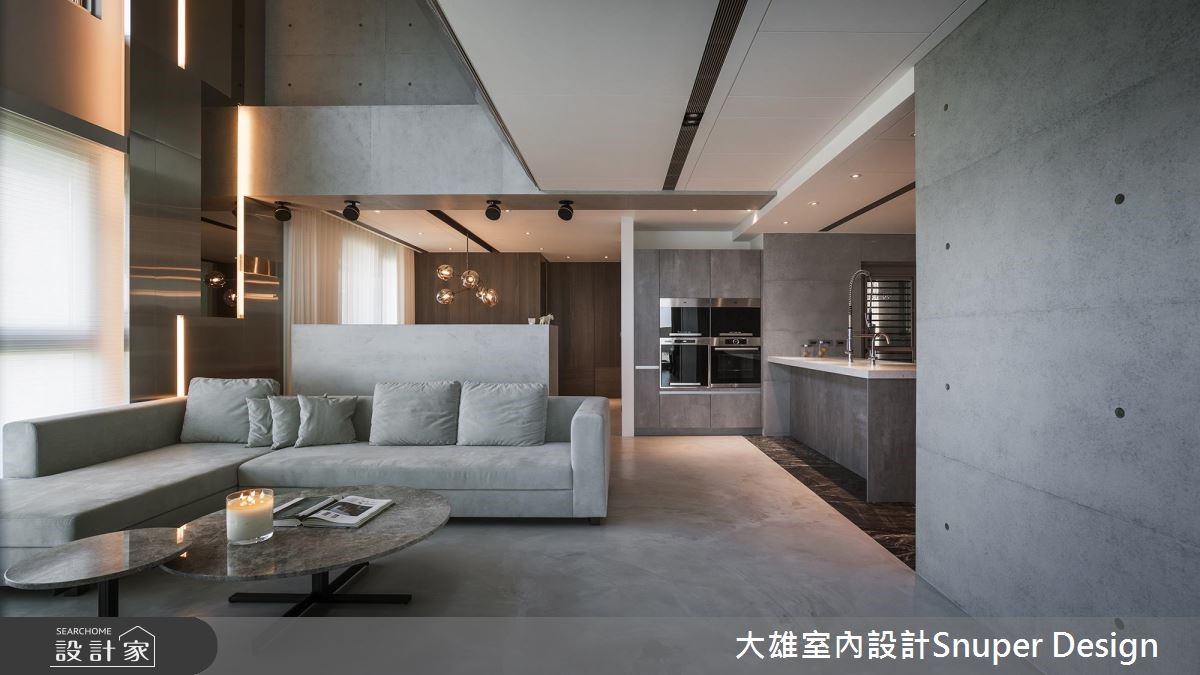 坐落於高樓層的 70 坪現代風樓中樓,設計師將挑高的空