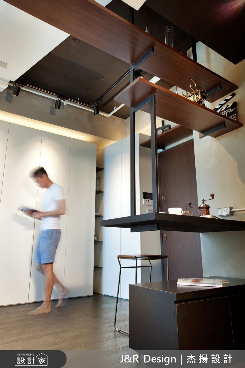 20 坪 Loft風居家,空間有限,但屋主有著大量的收納需