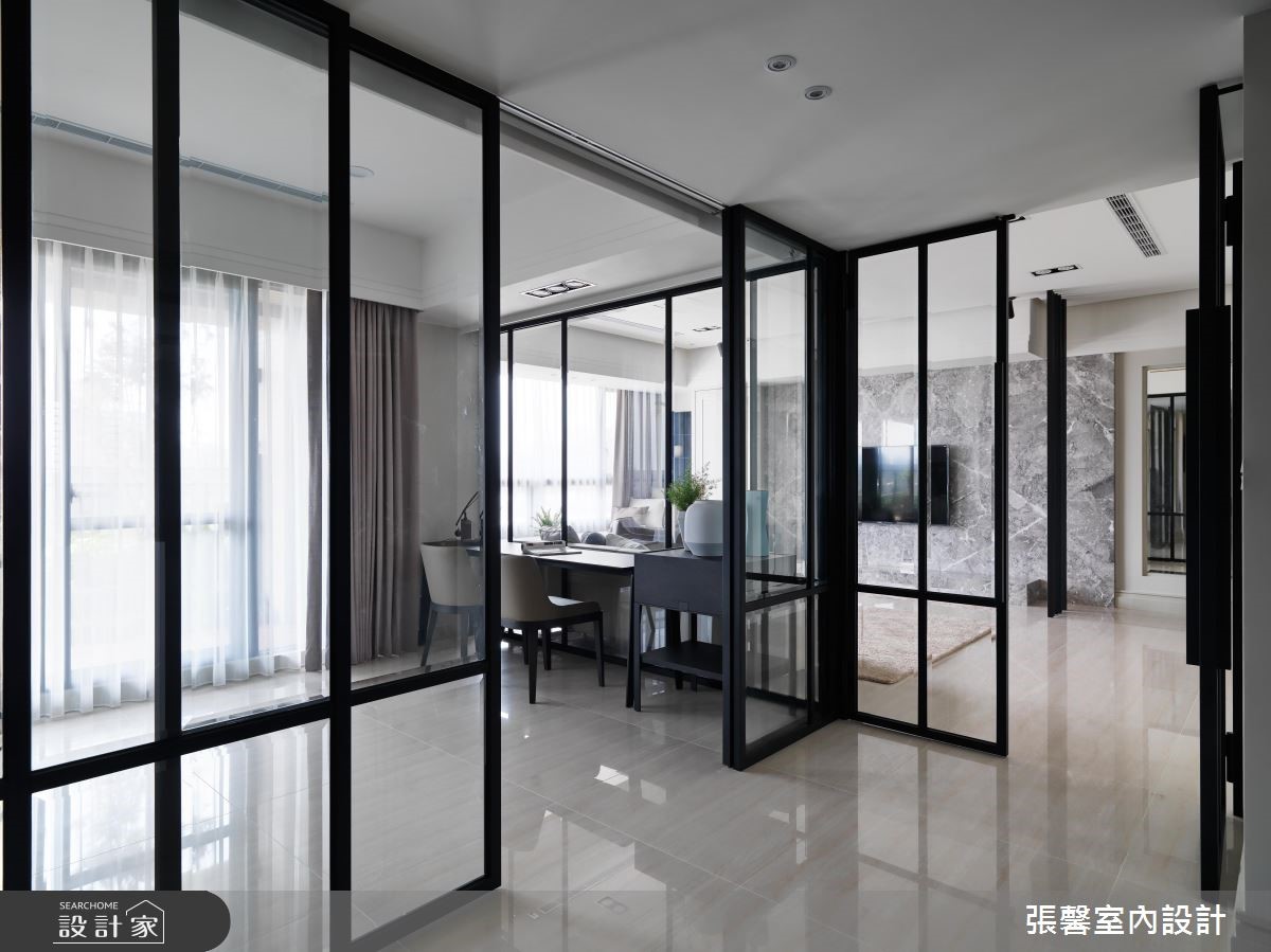 敞朗自然光輕灑滿室明亮,大理石材上的紋理更顯鮮明、