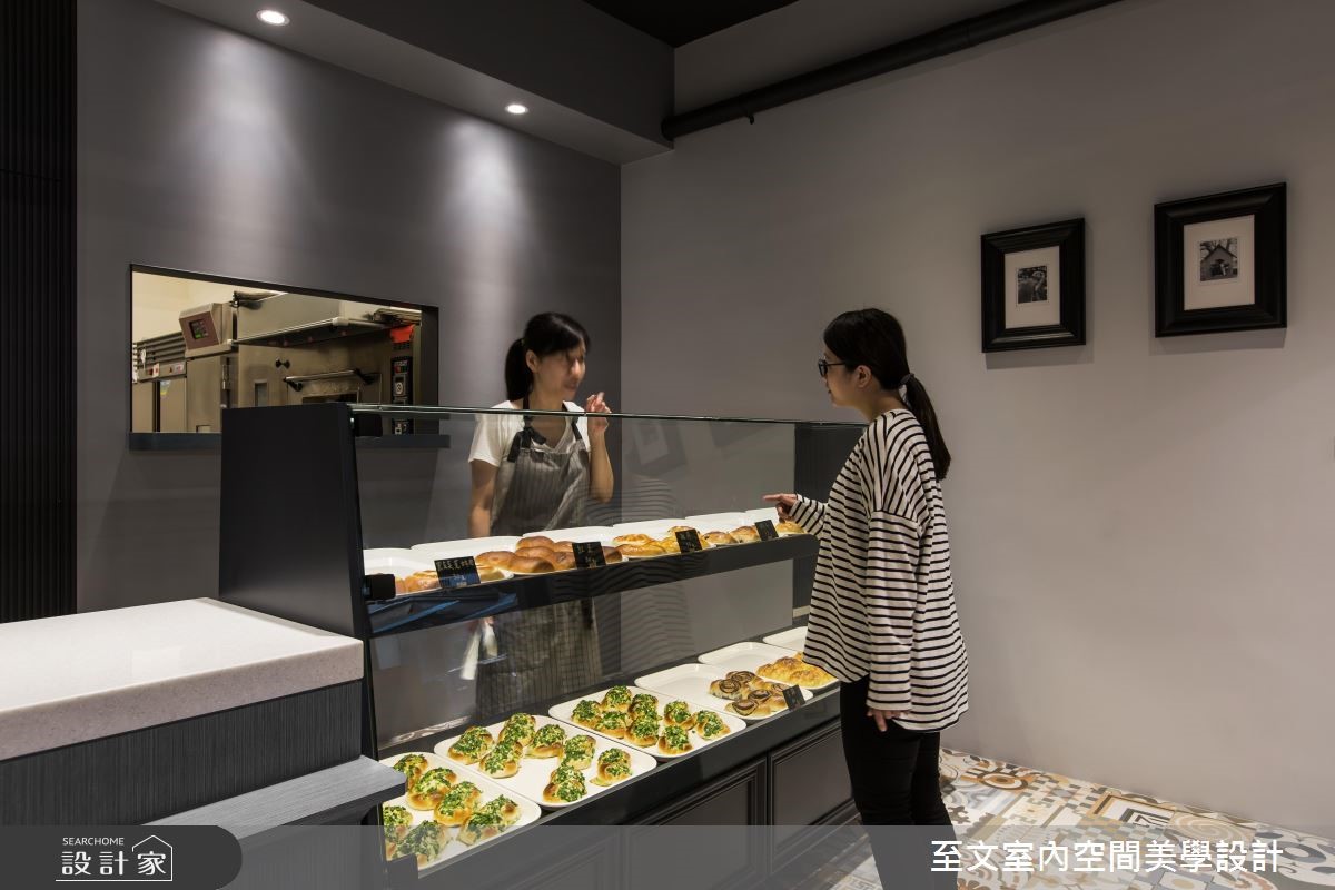 屋齡超過 40 年的老鐘錶行,將改造為年輕夫妻創業的夢
