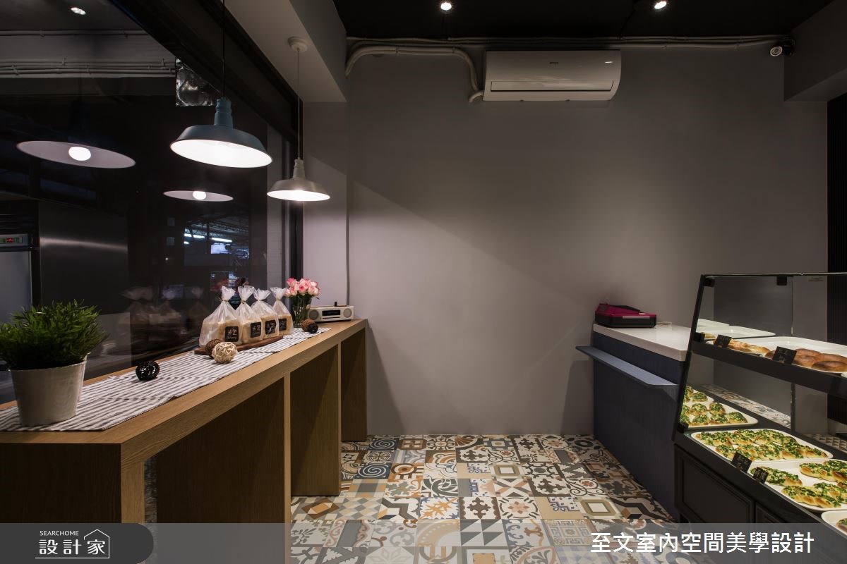 屋齡超過 40 年的老鐘錶行,將改造為年輕夫妻創業的夢