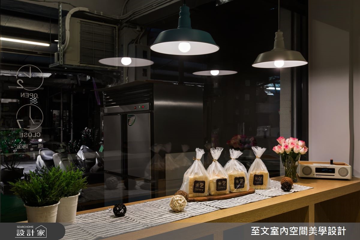 屋齡超過 40 年的老鐘錶行,將改造為年輕夫妻創業的夢